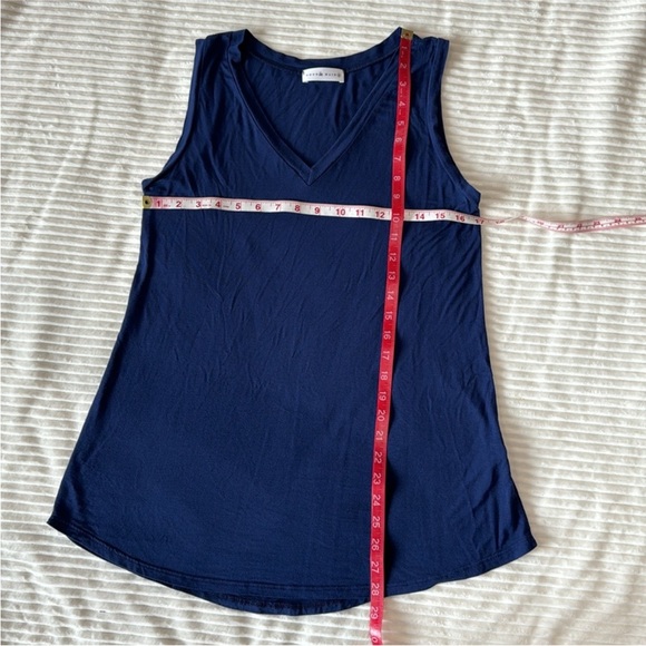 Coco and Main V-Neck Flowy Tunic Tank Top Small Navy Blue - Picture 6 of 11